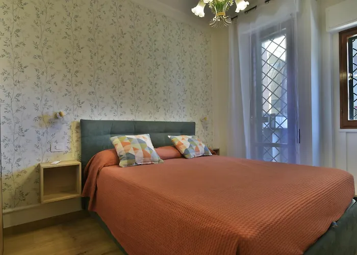 Joyful Escape Flat Apartment Rom